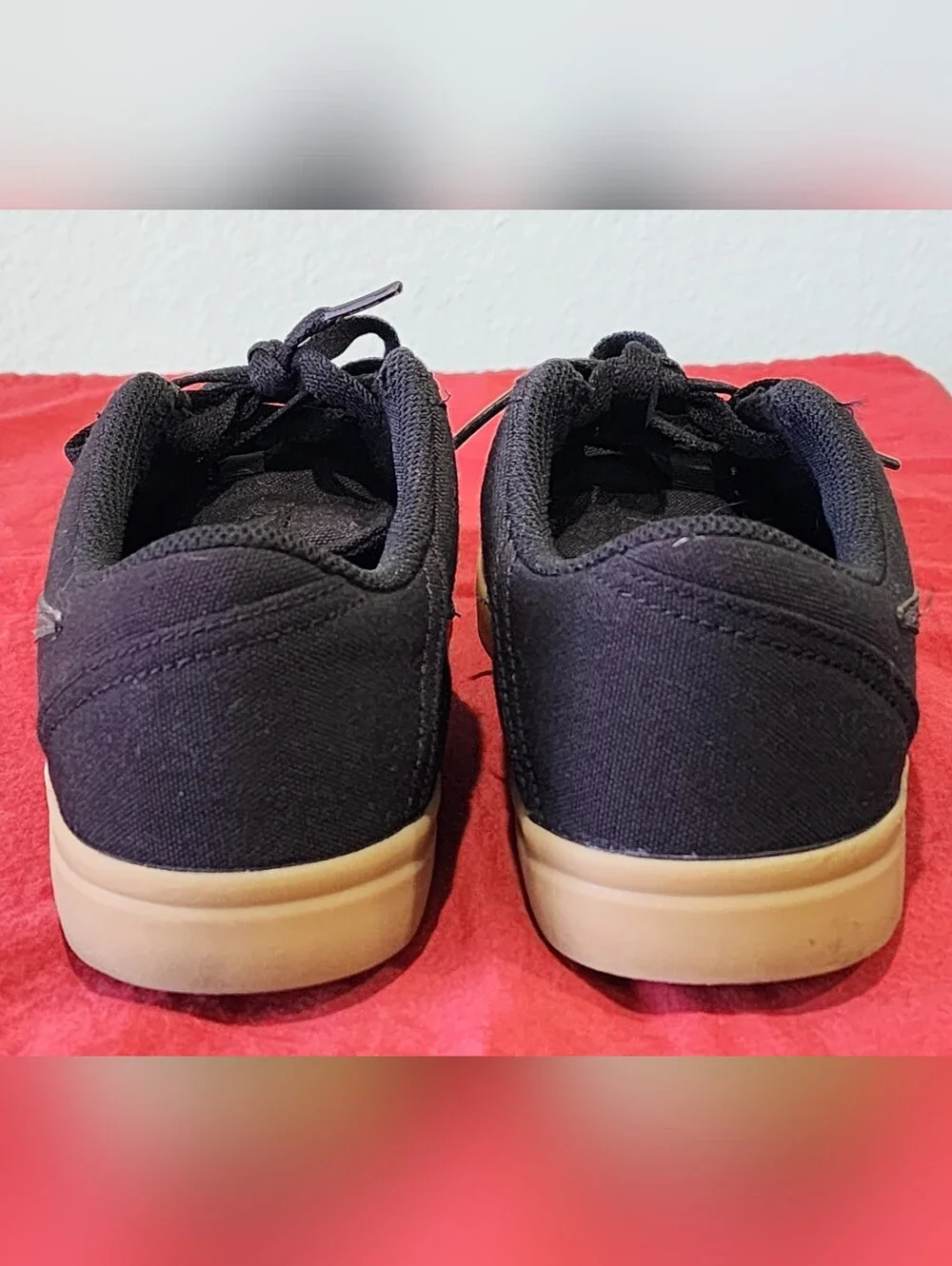 NIKE | SB Check Solarsoft Canvas Sneakers | Black | US Womens 8.5/EU 39